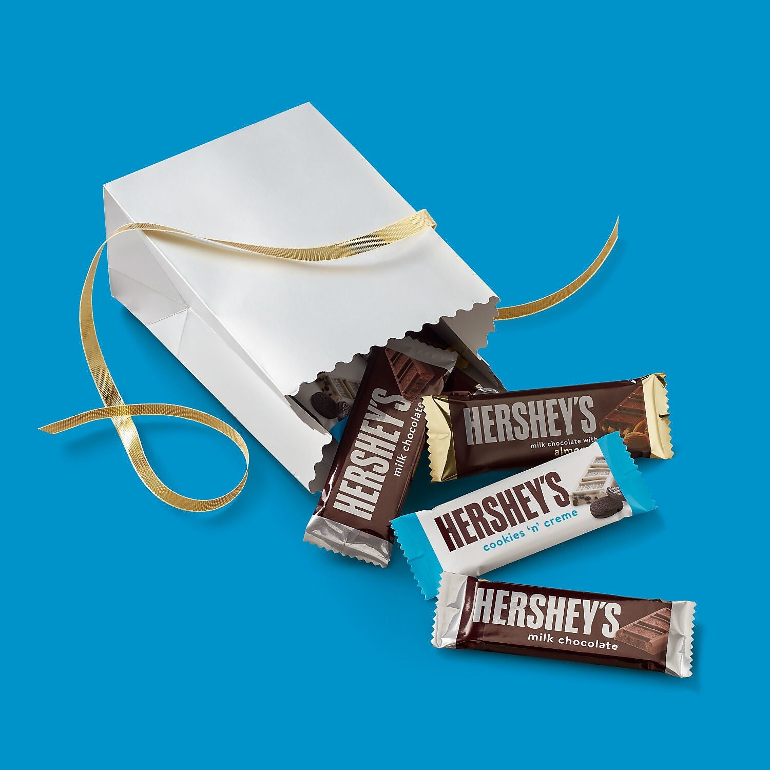 HERSHEY'S Assorted Milk Chocolate and White Creme Candy Party Pack, 31.5 oz