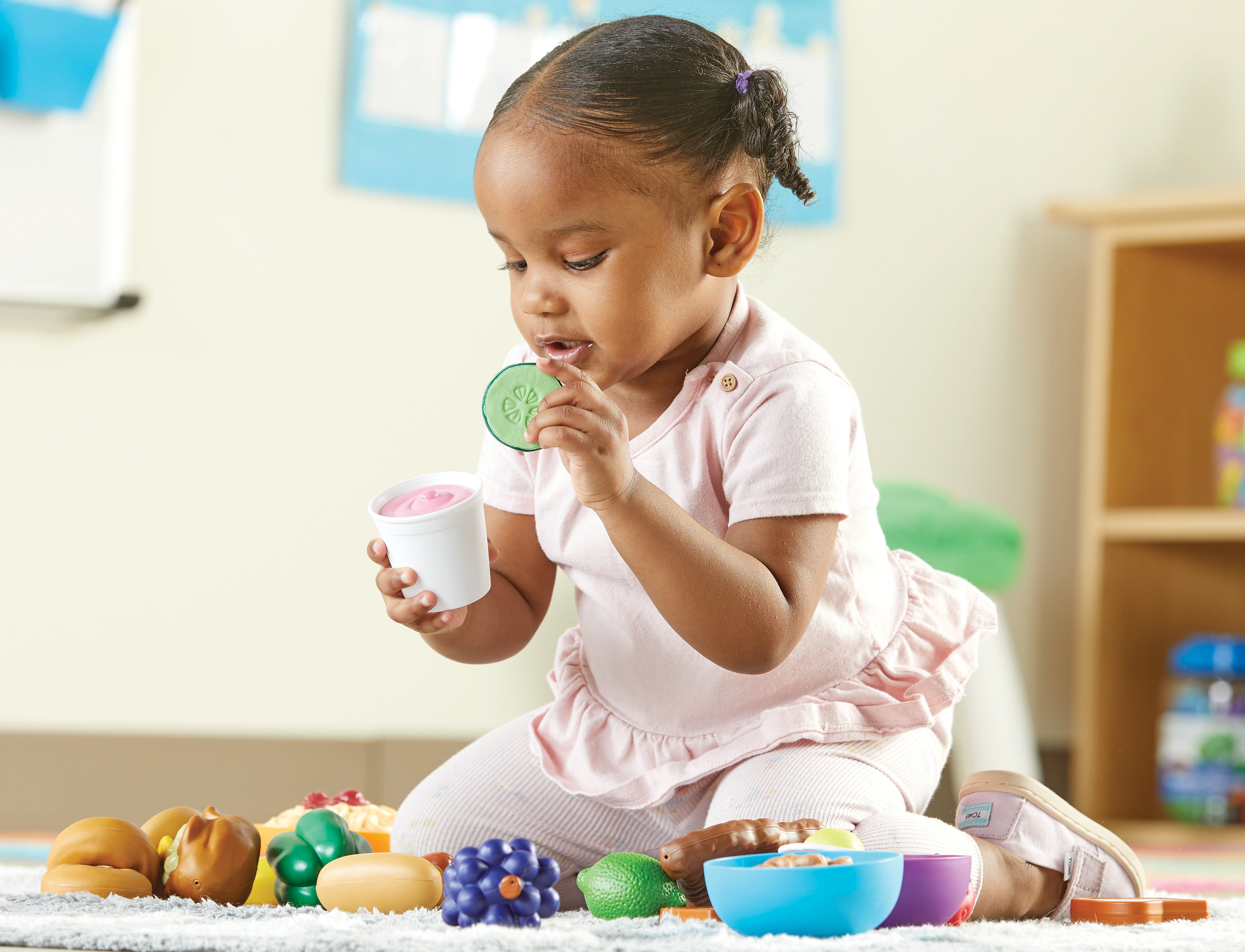 Learning Resources New Sprouts Classroom Play Food Set, 100/Set