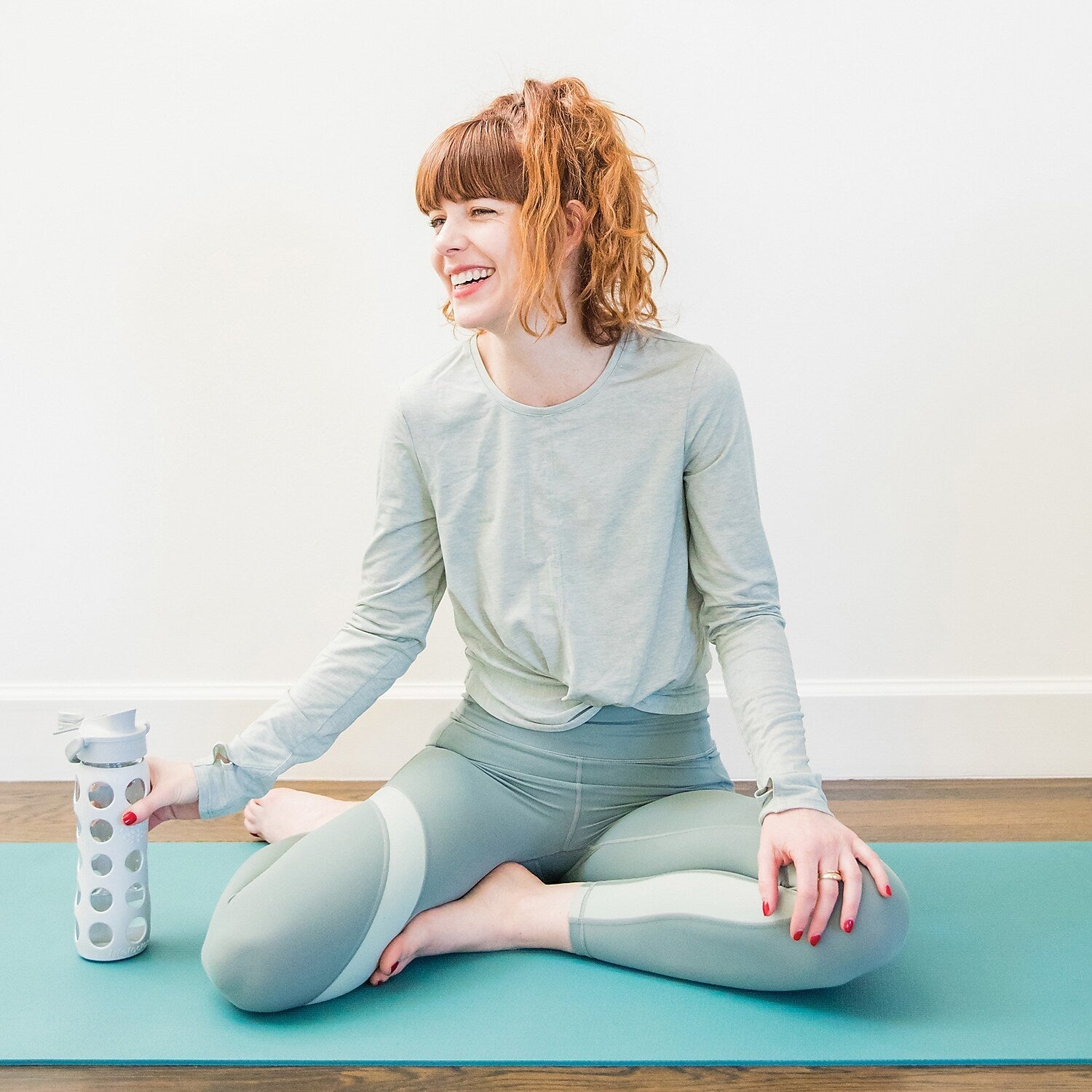 Lifefactory Water Bottle with Active Flip Cap and Protective Silicone Sleeve, Cool Gray, 22 oz.