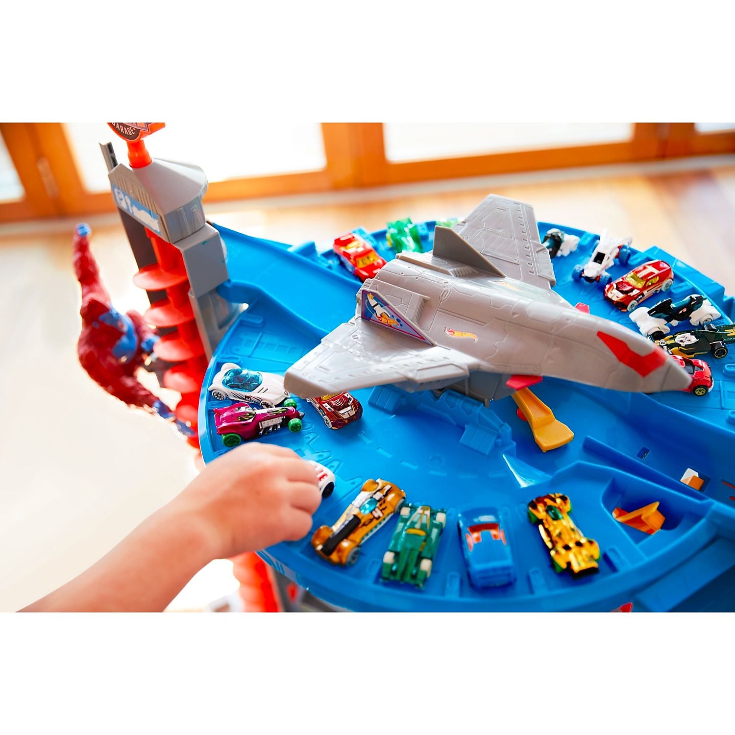 Mattel Hot Wheels Super Ultimate Garage Play Set 4 Cars and 1 Jet Plane, Blue, 5 years and up