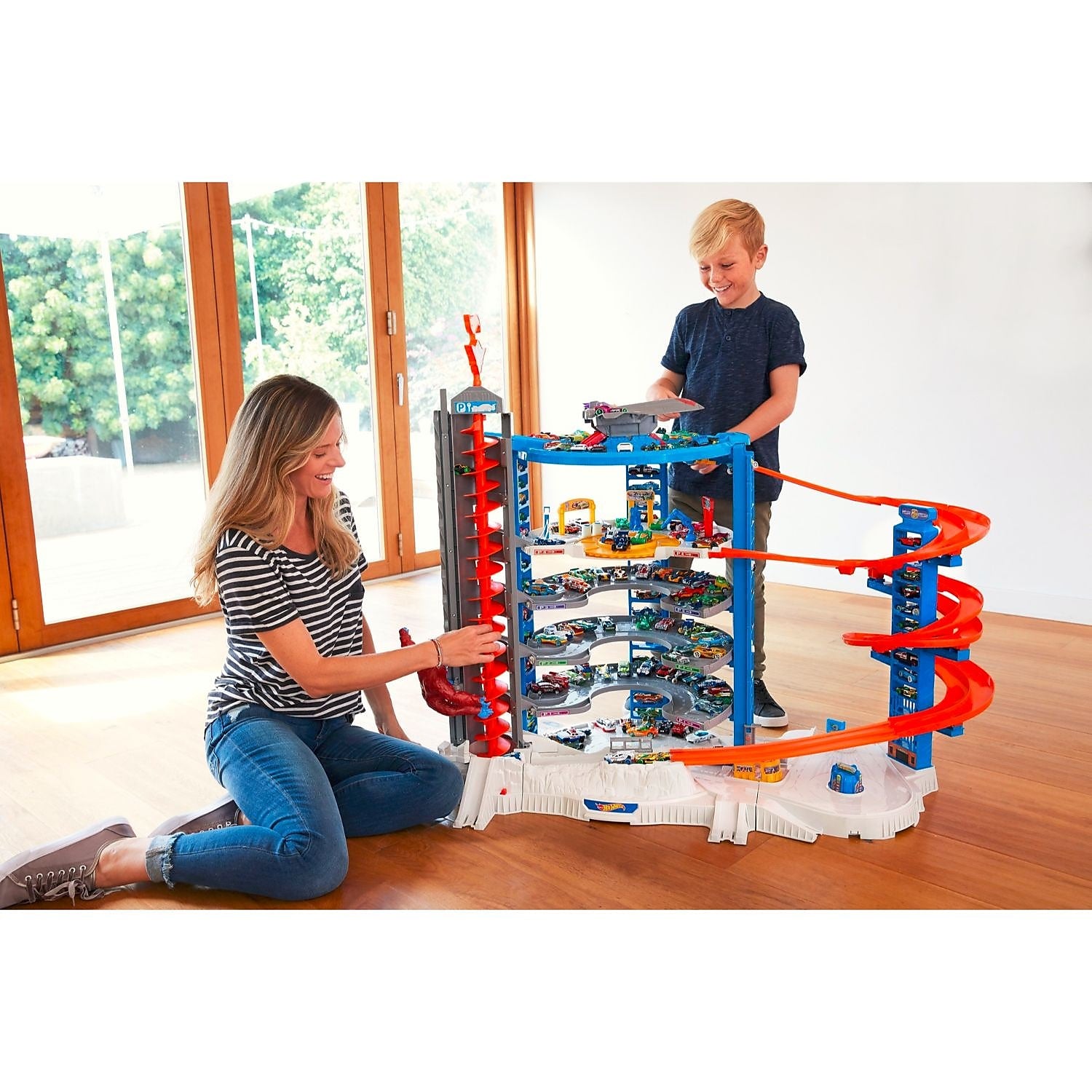 Mattel Hot Wheels Super Ultimate Garage Play Set 4 Cars and 1 Jet Plane, Blue, 5 years and up