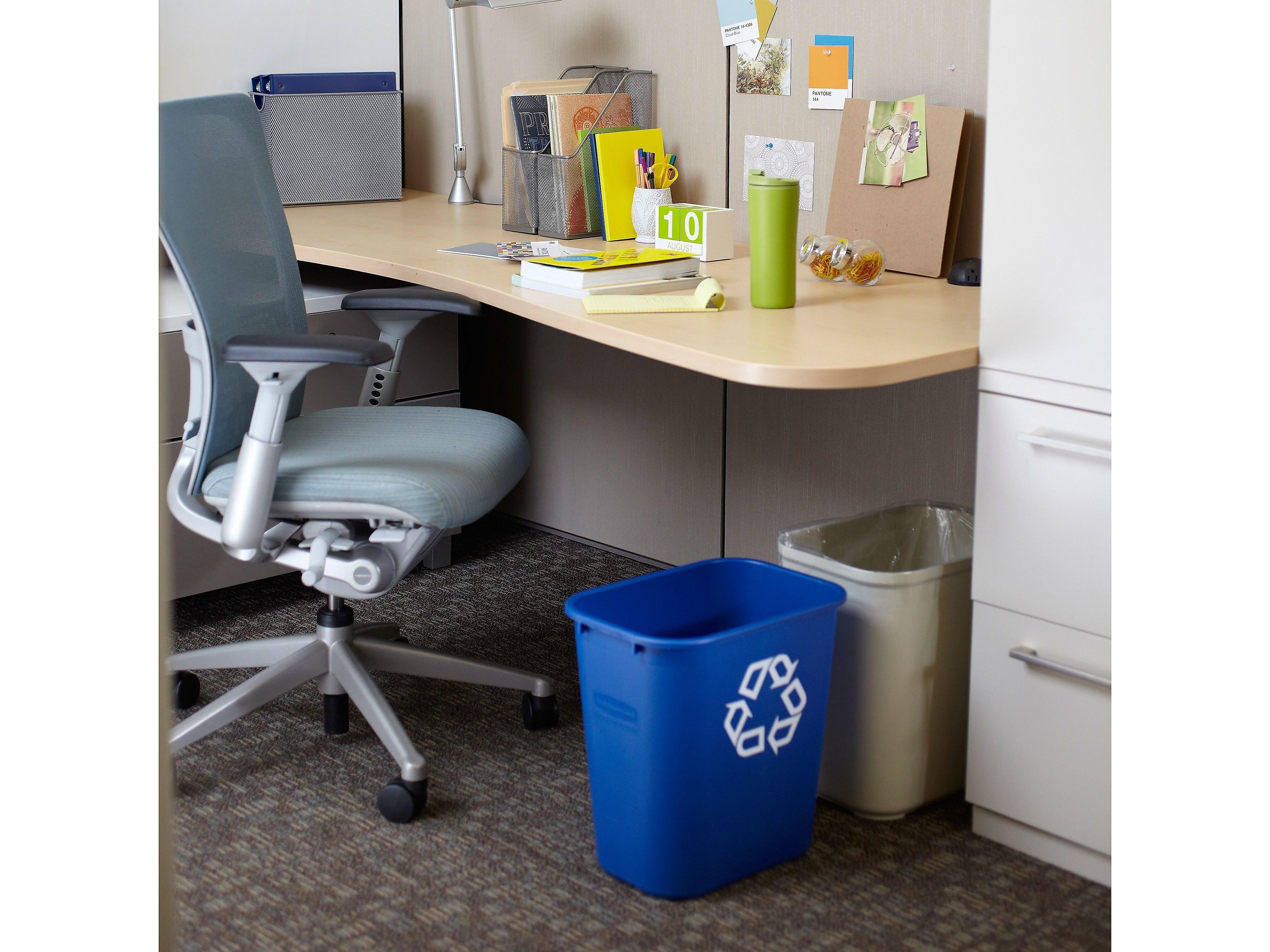 Rubbermaid Commercial Products Plastic Container, 7 Gallon, Blue