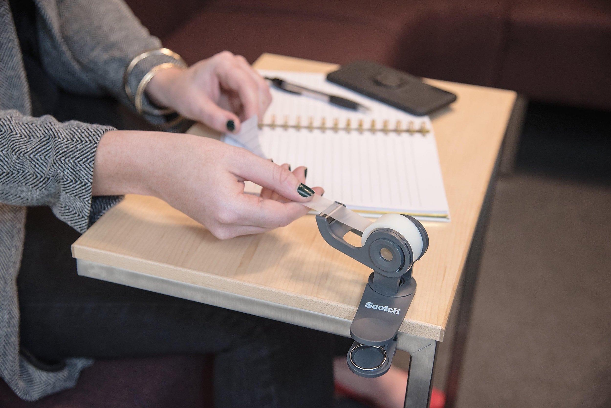 Scotch Clip & Twist Desktop Tape Dispenser, Gray