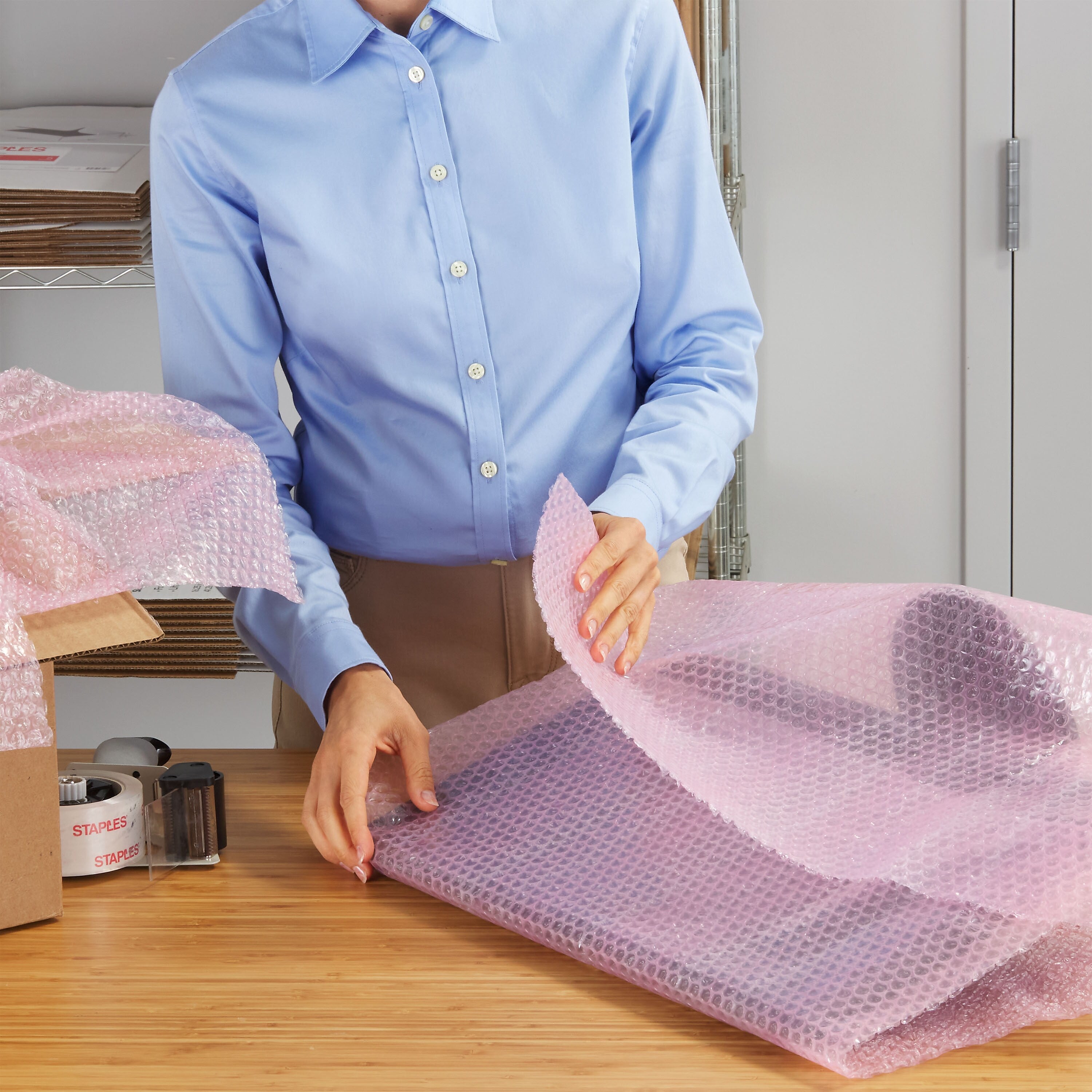 Staples 3/16" Anti-Static Bubble Roll, 24" x 30', AF23Pink