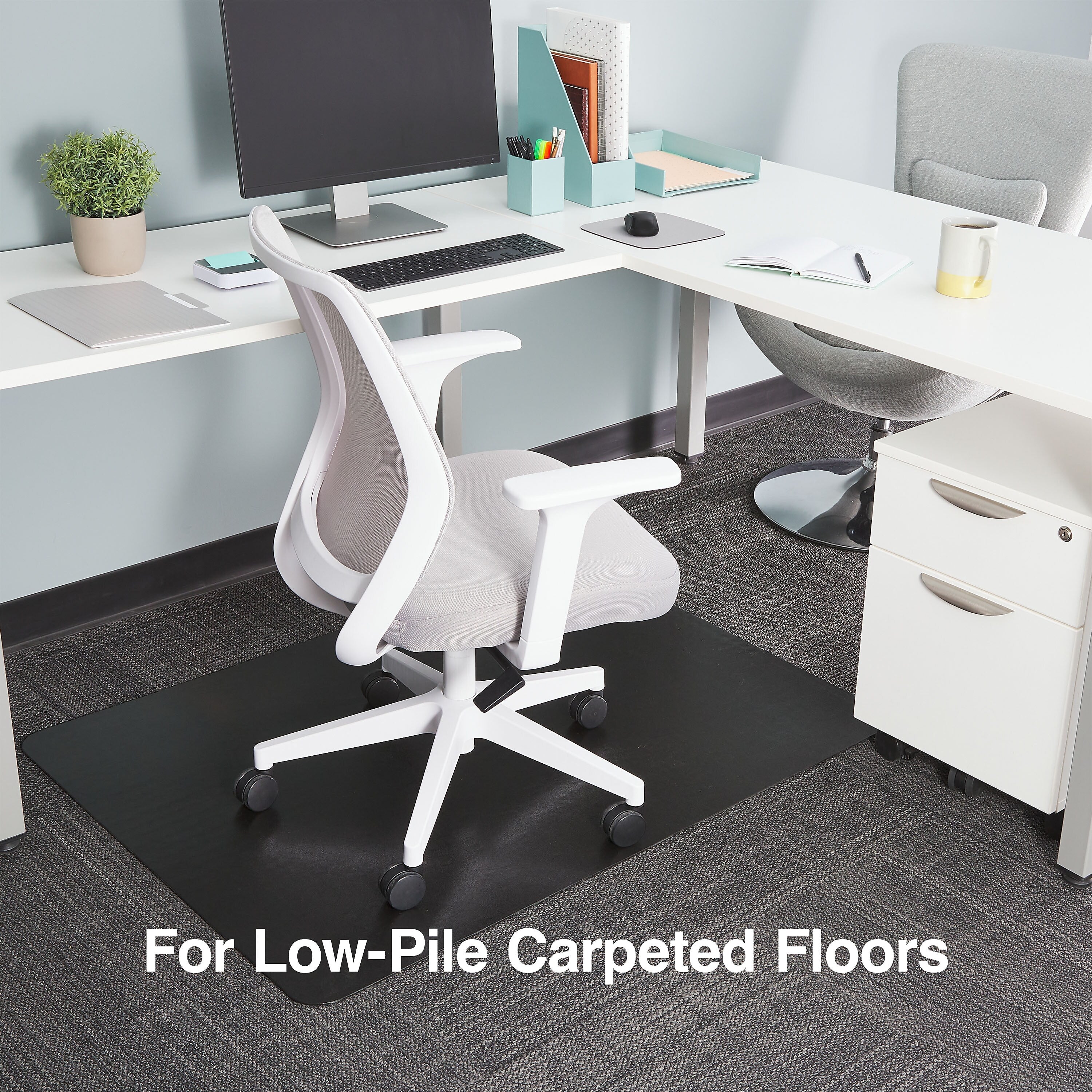 Staples® Carpet Chair Mat, 36" x 48'', Low-Pile, Black