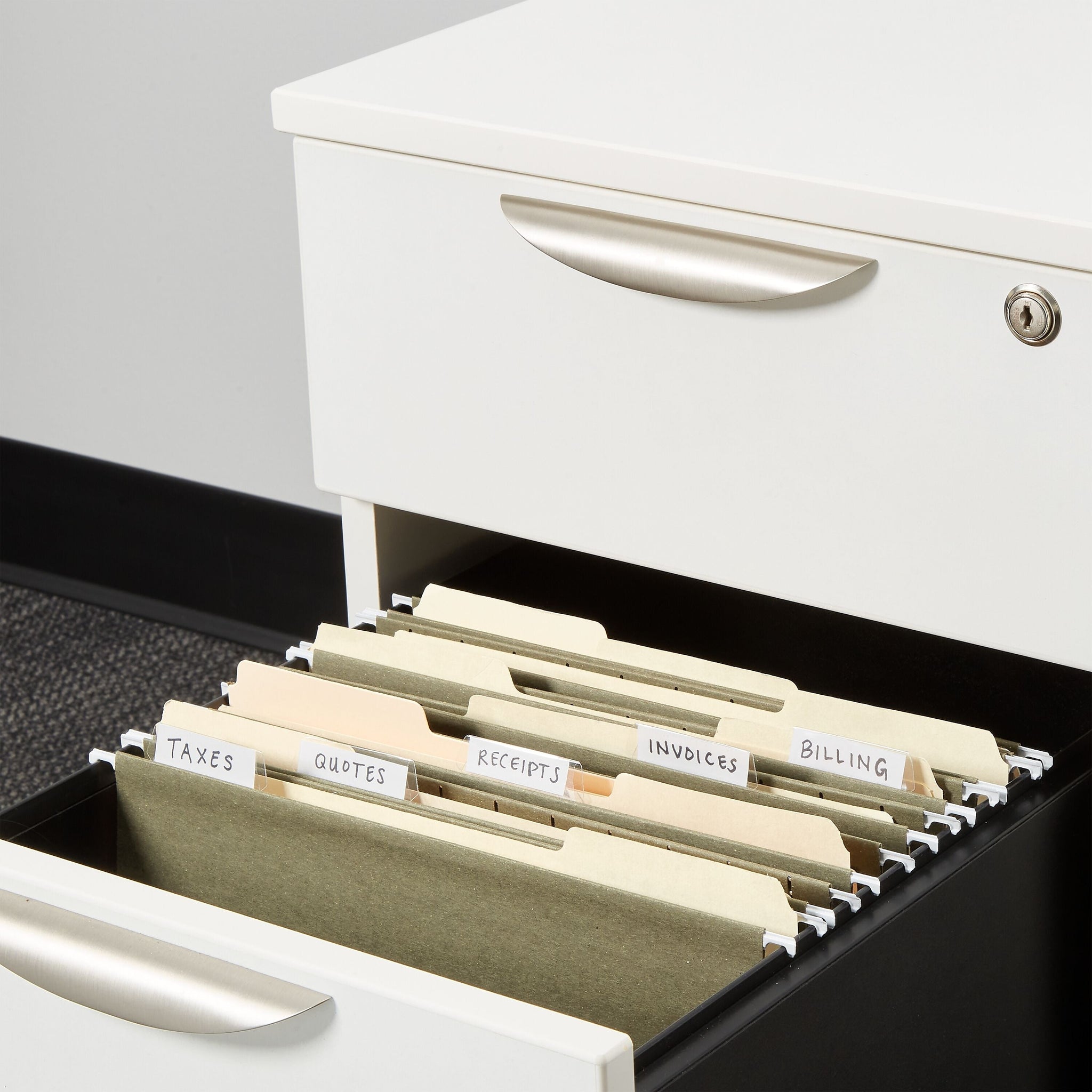 Staples® Hanging File Folders, 5-Tab, Letter Size, Standard Green, 250/Carton