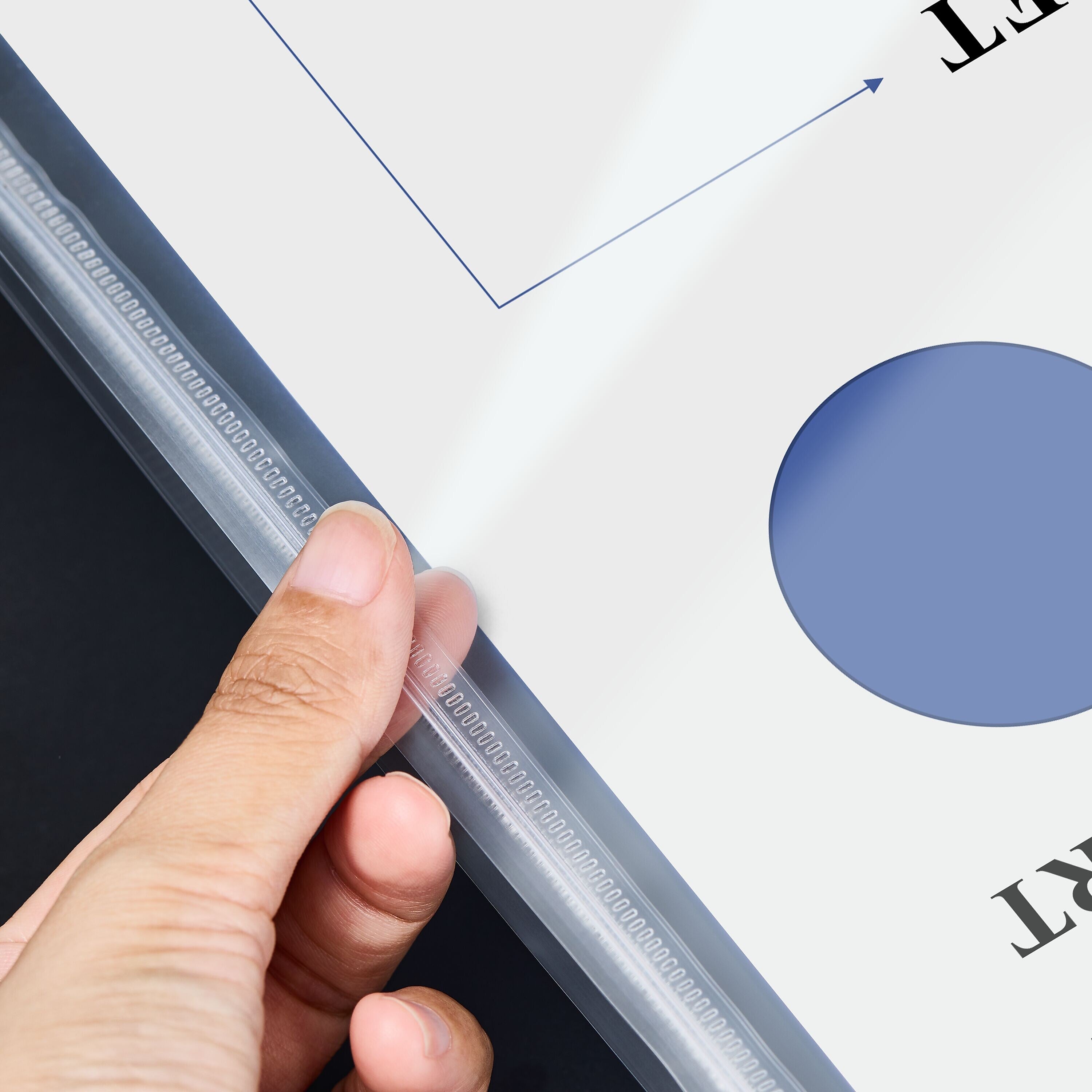 Staples Heavyweight Sheet Protector, 8.5