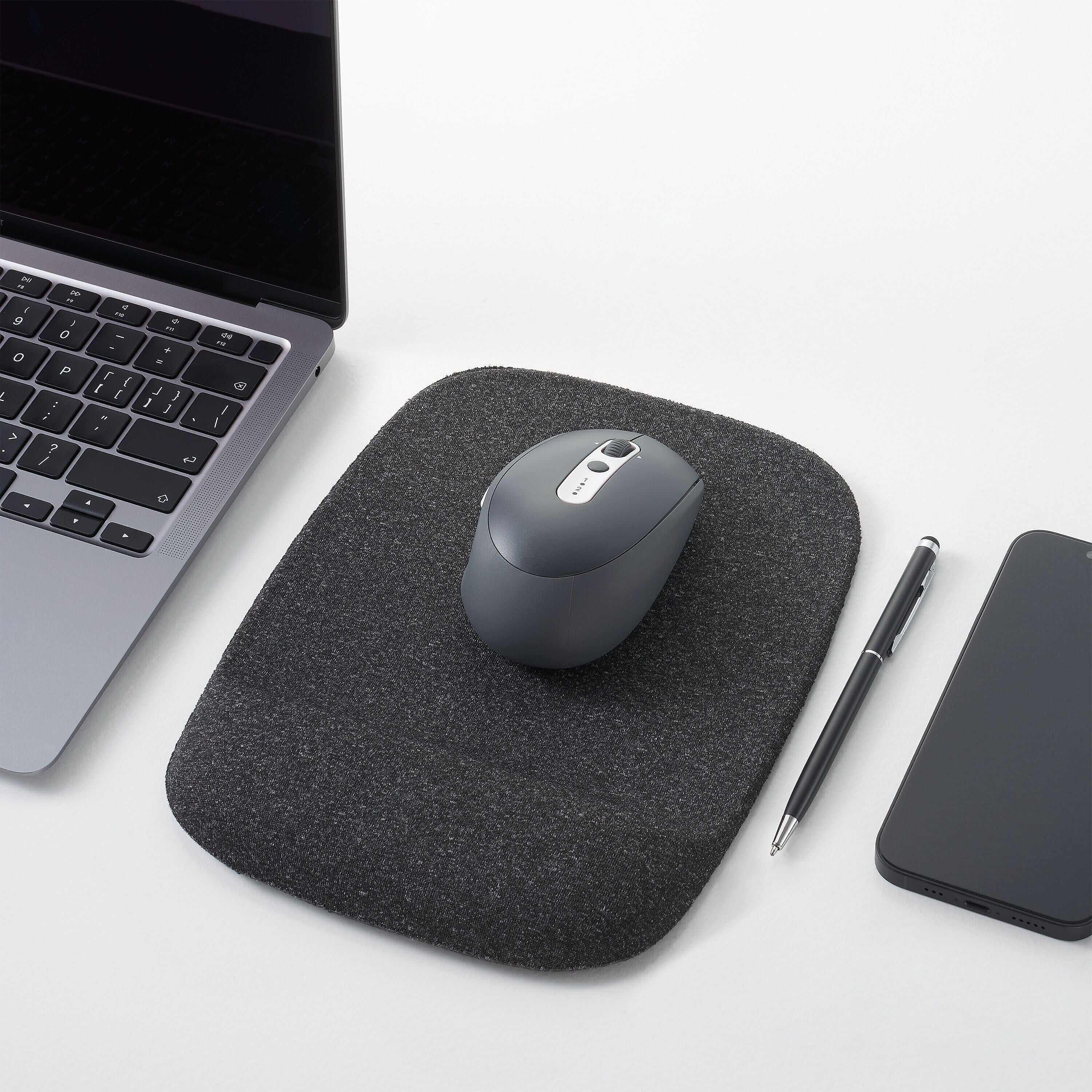 Staples Mouse Pad with Gel Wrist Rest, Black