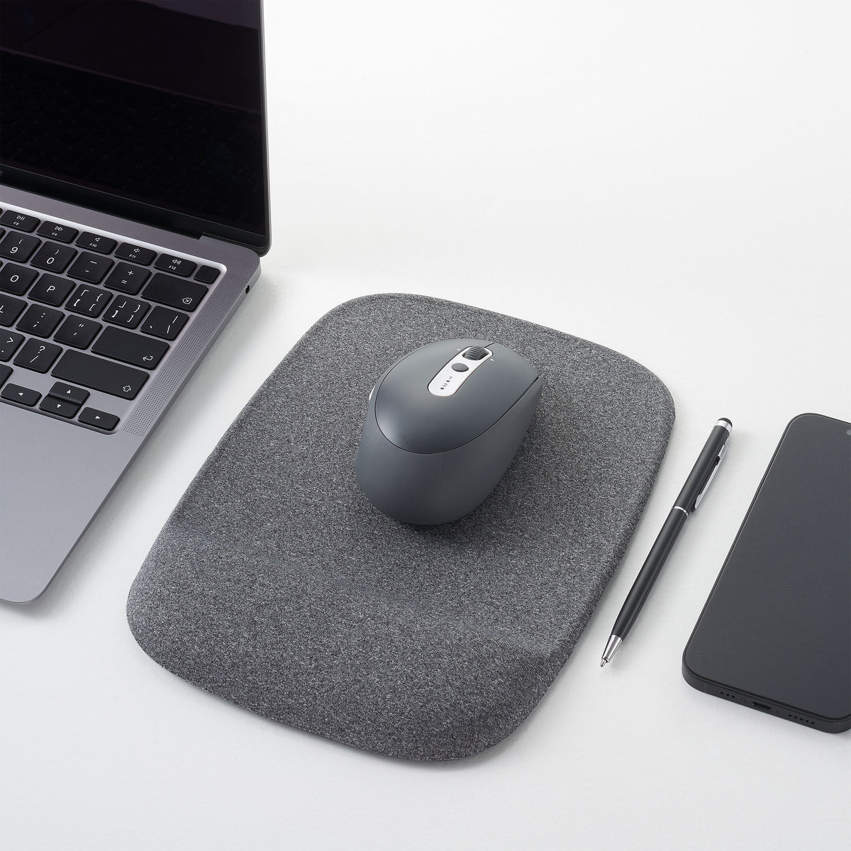 Staples Mouse Pad with Gel Wrist Rest, Gray