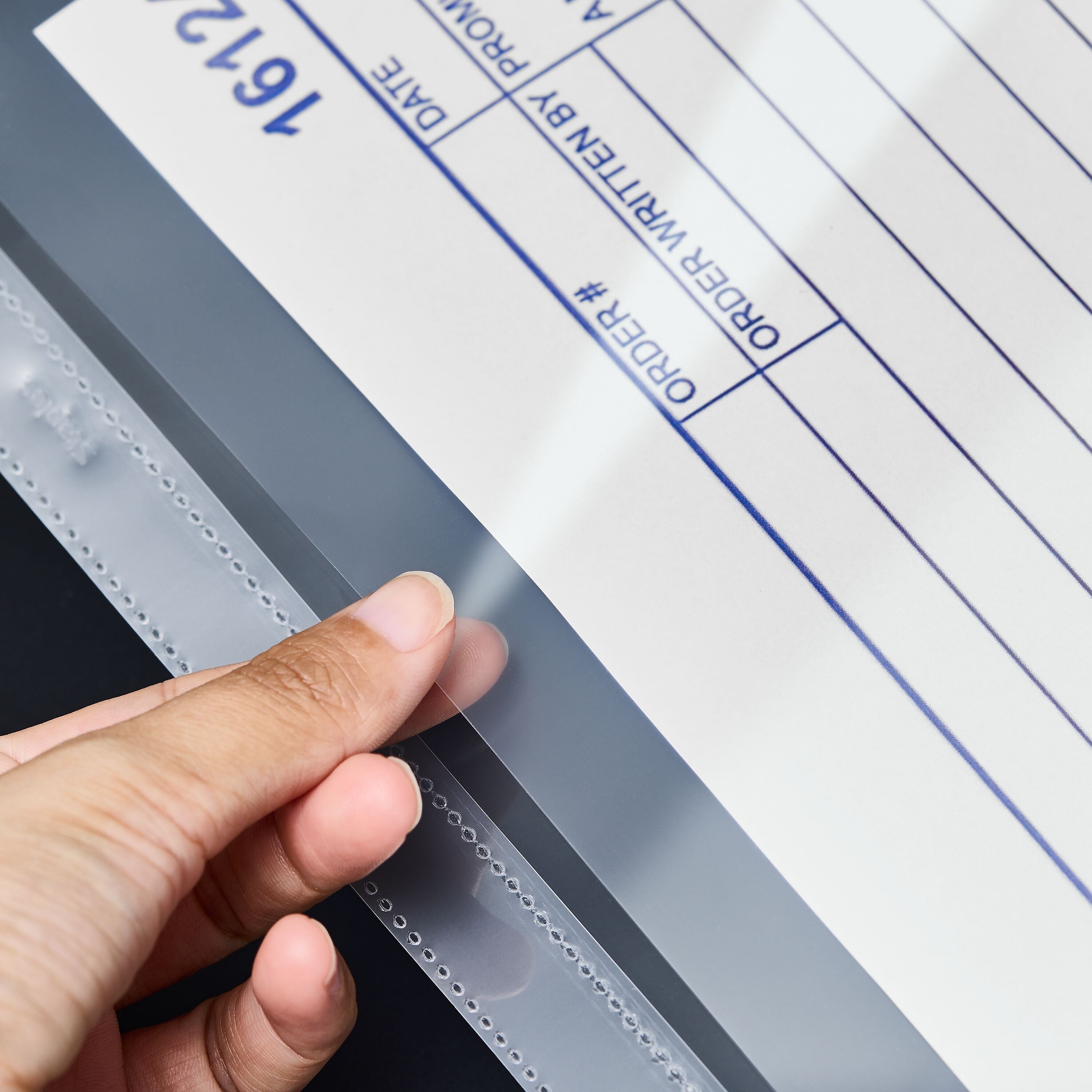 Staples Super Heavy Weight Job Ticket Holder, 9